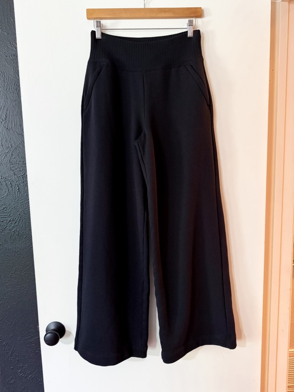ALO Yoga Serenity Cropped Coverup + Wide Leg Sweatpant Black Size Medium - Picture 8 of 15
